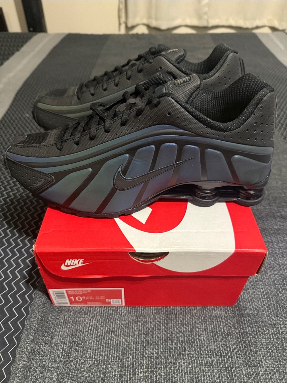 Nike Shox R4 SE